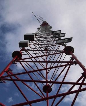 4 nožni kutni telekomunikacijski toranj